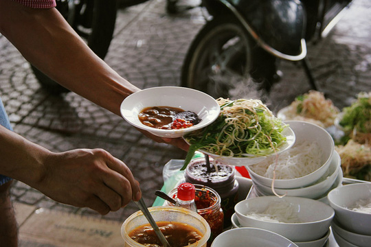 Bún riêu 'sang chảnh' sát chợ Bến Thành