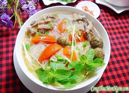 Bún sườn nấu sấu cho bữa sáng