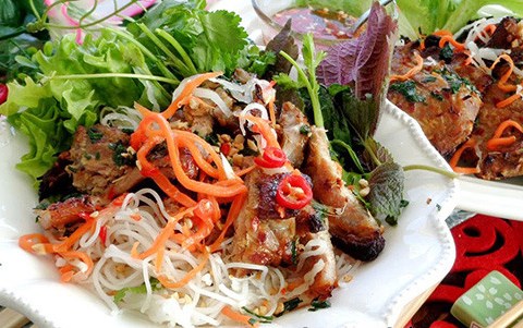 bun suon nuong thom lung ca bep Bún sườn nướng thơm lừng cả bếp