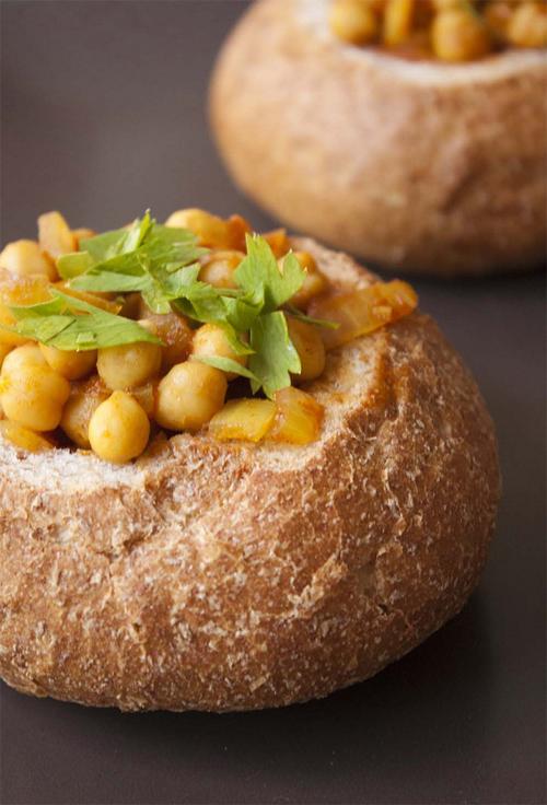 Bunny chow - Thưởng thức món cà ri đựng trong... bánh mì!