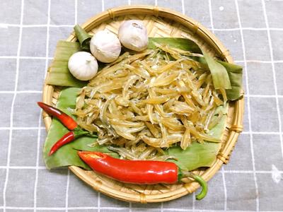 Cá cơm khô kho tiêu