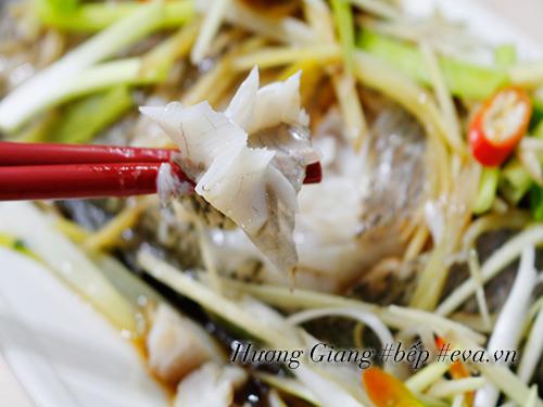 Cá hấp gừng hành nóng hổi nhìn thèm 'chảy nước miếng'