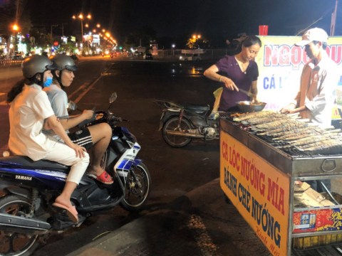 ca loc nuong mia bac lieu niu chan du khach Cá lóc nướng mía Bạc Liêu níu chân du khách