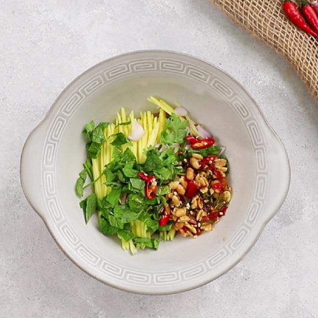 Cá trê chiên giòn mắm xoài