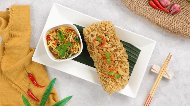 Cá trê chiên giòn mắm xoài