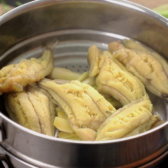 Cá trê chiên giòn mắm xoài