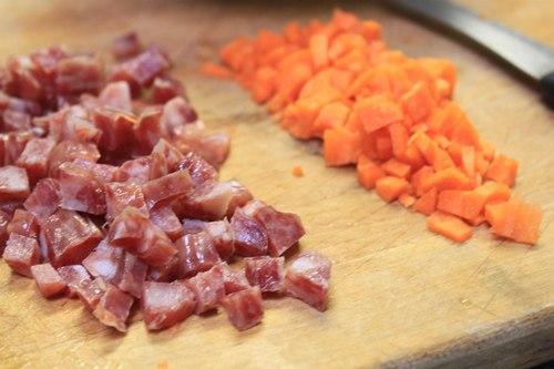 Cách chế biến món cơm rang lạp xưởng và tôm cho bữa sáng