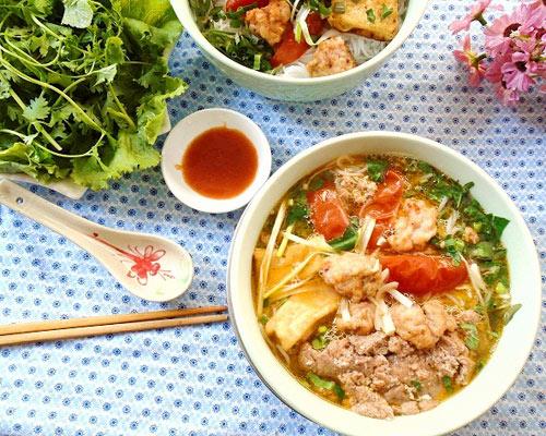 Ngon miệng với bún riêu cua chả hải sản