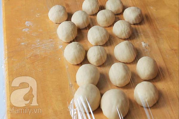 Cách làm bánh bao kim sa đẹp mắt, cực thơm ngon