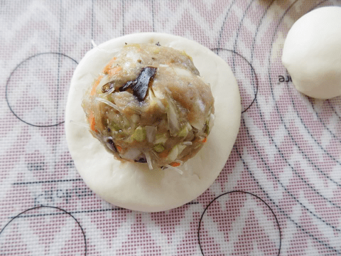 Cách làm bánh bao nhân thập cẩm tạo hình tám múi