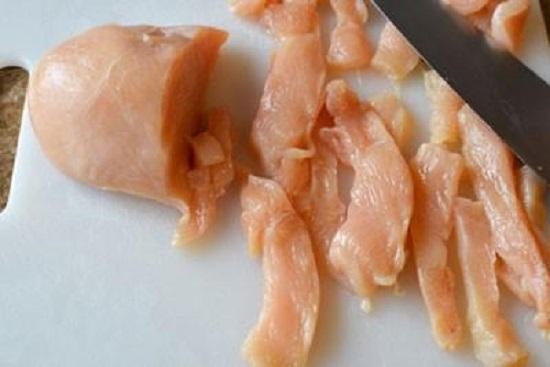 Cách làm bánh cuộn thịt gà mới lạ ngon tuyệt