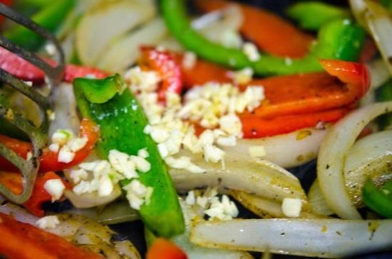 Cách làm bánh cuộn thịt gà mới lạ ngon tuyệt