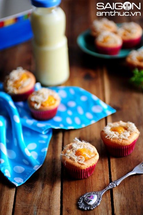 Cách làm bánh cupcake bông lan trứng muối cực xinh cho bé