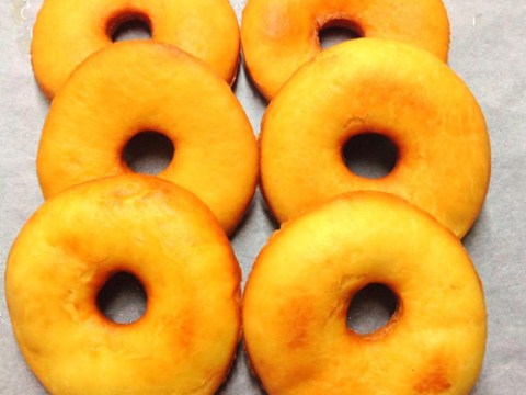 cach lam banh donut chien vang ruom thom ngon cho be Cách làm bánh donut chiên vàng ruộm, thơm ngon cho bé