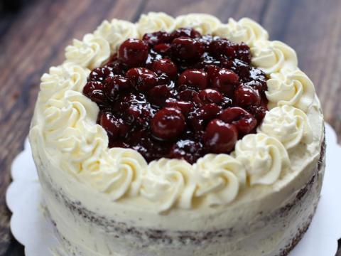 cach lam banh ga to rung den %E2%80%93 black forest cake Cách làm bánh ga tô rừng đen – Black forest cake