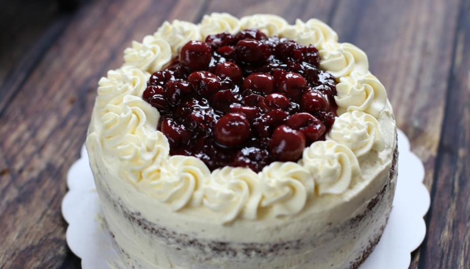 Cách làm bánh ga tô rừng đen – Black forest cake