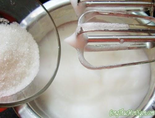 Cách làm bánh gato kem dừa tặng bé