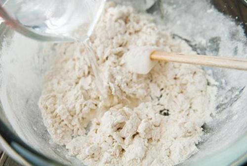 Cách làm bánh hẹ chiên giòn thơm ngon đúng điệu
