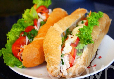 cach lam banh mi kep thit ga ngon nhanh cho bua sang Cách làm bánh mì kẹp thịt gà ngon, nhanh cho bữa sáng