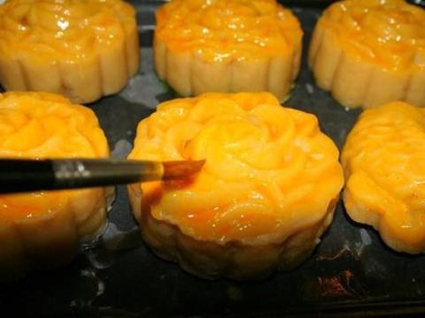 Cách làm bánh nướng Trung thu nhân nhuyễn, đóng gói đẹp mắt tặng người thân