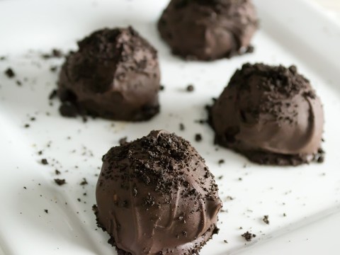 cach lam banh oreo truffle ngot ngao sieu ngon Cách làm bánh Oreo Truffle ngọt ngào siêu ngon