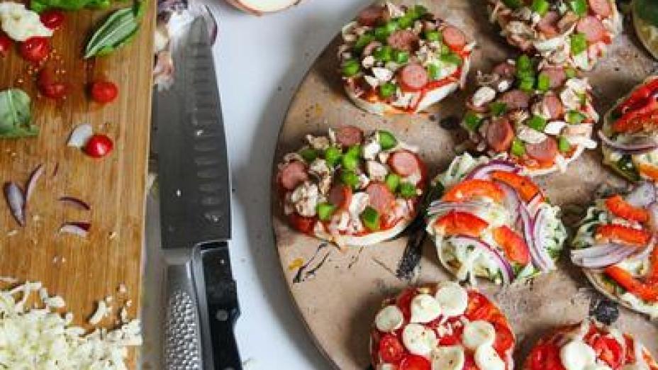 Cách làm bánh pizza mini đủ vị đãi cả nhà dịp cuối tuần