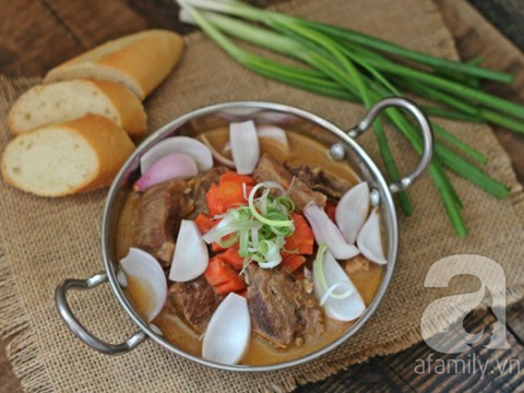 cach lam bo sot vang thom phuc an kem banh mi cuc ngon Cách làm bò sốt vang thơm phức ăn kèm bánh mì cực ngon