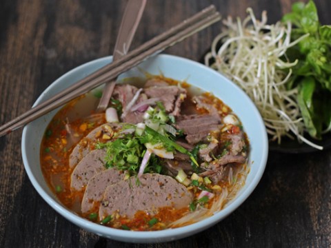 cach lam bun bo hue tai gia ngon dung dieu Cách làm bún bò Huế tại gia ngon đúng điệu