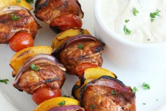 Cách làm gà nướng Kebabs siêu hấp dẫn cho tiệc nướng ngoài trời