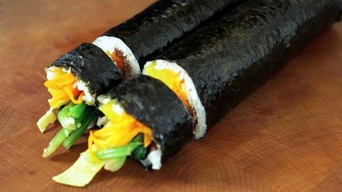 Cách làm kimbap chuẩn kiểu Hàn siêu ngon