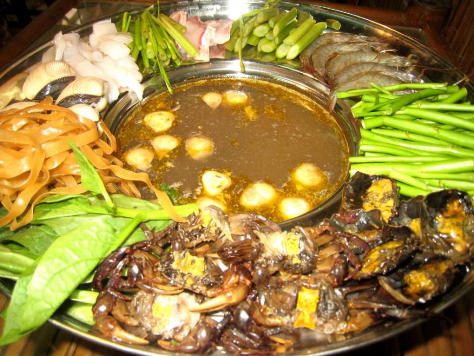 Cách làm lẩu cua đồng hải sản ngon bổ rẻ tại nhà