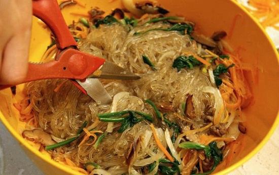 Cách làm miến xào khô Hàn Quốc ngon mê li
