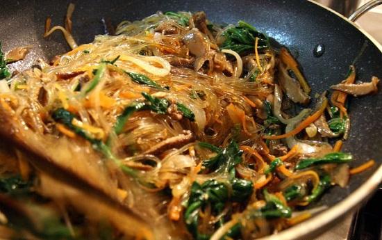 Cách làm miến xào khô Hàn Quốc ngon mê li
