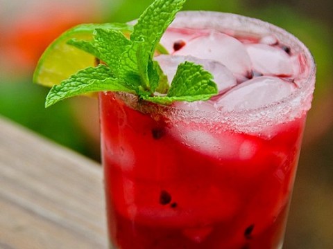 cach lam mojito dau thom mat cho ngay nong Cách làm Mojito dâu thơm mát cho ngày nóng