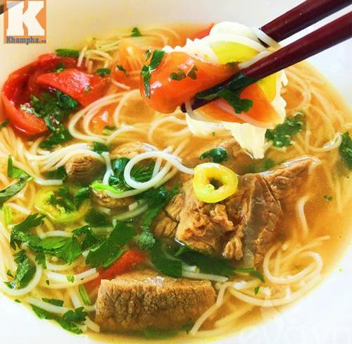 Cách làm món bún bò hầm thơm ngon đúng điệu cho ngày mới