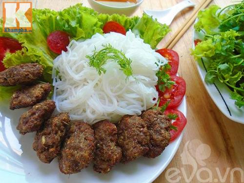 Cách làm món bún chả bò nướng sả vừa ngon lại dễ làm