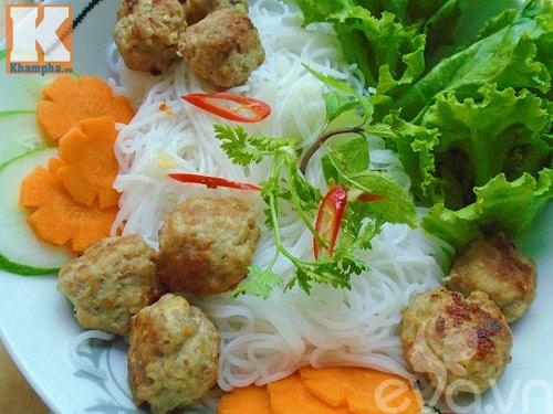 Cách làm món bún chả gà viên cho cả nhà vào bữa sáng