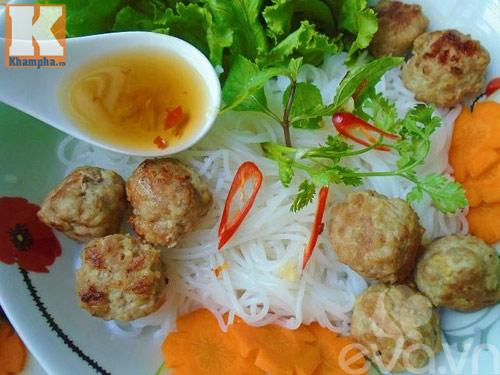 Cách làm món bún chả gà viên cho cả nhà vào bữa sáng