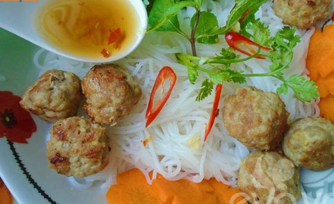 cach lam mon bun cha ga vien cho ca nha vao bua sang Cách làm món bún chả gà viên cho cả nhà vào bữa sáng