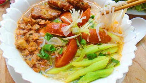 cach lam mon bun rieu hen thom ngon hap dan cho bua sang ngon mieng Cách làm món bún riêu hến thơm ngon, hấp dẫn cho bữa sáng ngon miệng