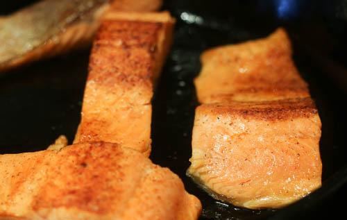 Cách làm món cá hồi sốt cà chua cực thơm ngon