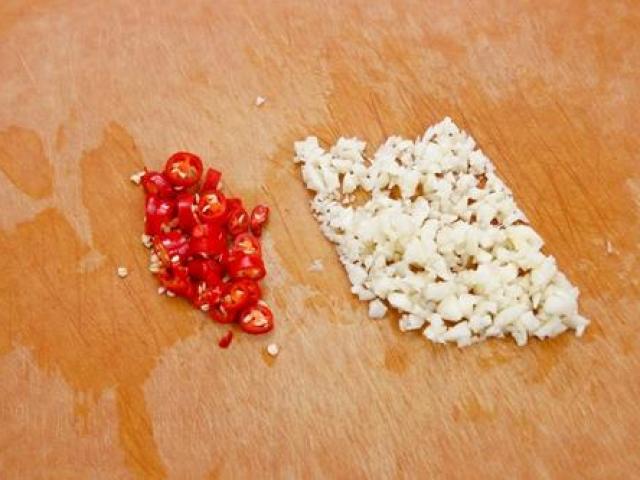 Cách làm món cánh gà chiên trộn mật ong vô cùng hấp dẫn