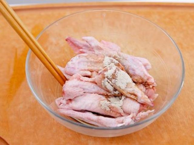 Cách làm món cánh gà chiên trộn mật ong vô cùng hấp dẫn