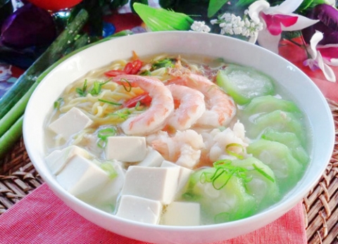 cach lam mon canh muop dau hu non nau tom non ngon het y Cách làm món canh mướp đậu hũ non nấu tôm nõn ngon hết ý