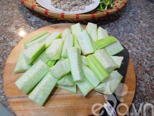 Cách làm món canh mướp nấu hến dân dã mà ngon