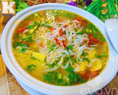 Cách làm món canh riêu cá ngần nấu dứa thanh mát