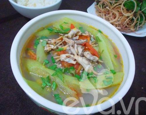 Cách làm món canh riêu móng tay ngon lạ