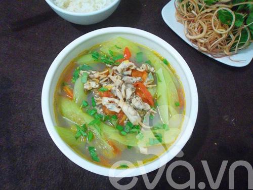 Cách làm món canh riêu móng tay ngon lạ