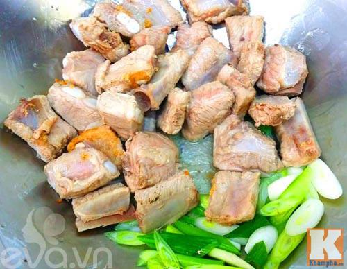 Cách làm món canh sườn nấu sấu chua chua dễ ăn