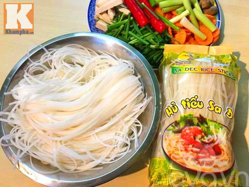 Cách làm món hủ tiếu xào nấm cực ngon cho bữa sáng